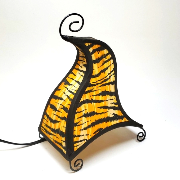 Middle Eastern Style Tiger Pattern Design Table Lamp EUC - Picture 3 of 13